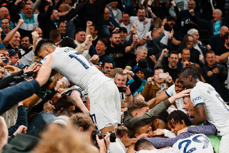 Report: Spurs Defeat Nine-Man Liverpool to Extend Unbeaten Record to Seven Games
