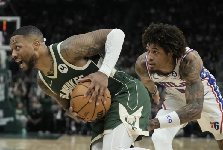 In his Bucks debut, Lillard scores 39 points to help Milwaukee defeat the Philadelphia 76ers 118-117.