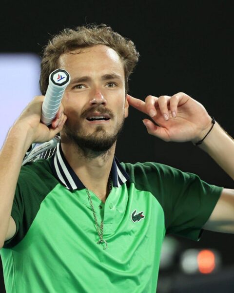 Australian Open: Daniil Medvedev fights back to beat Alexander Zverev, Set title match with Sinner