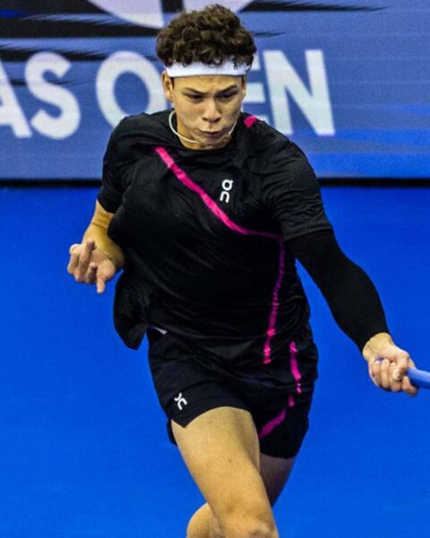 Dallas Open: Shelton reaches quarter-final after debut win against Michael Mmoh
