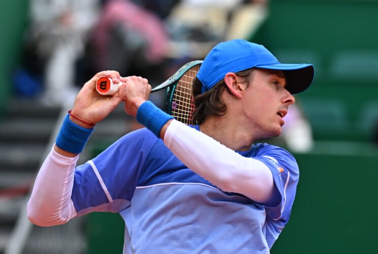 Alex De Minaur edge Wawrinka to reach second round in Monte Carlos