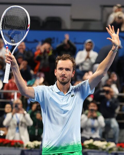 Medvedev, Berrettini advance in Dubai