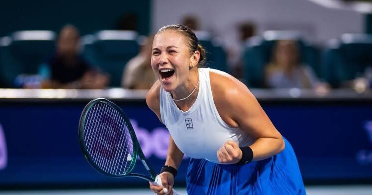 Anisimova ends Andreeva streak to enter round 16