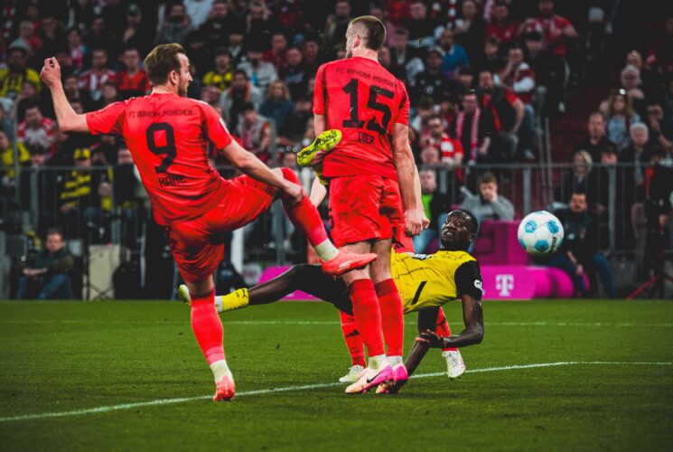 Bayern and Dortmund settles for draw in Der Klassiker