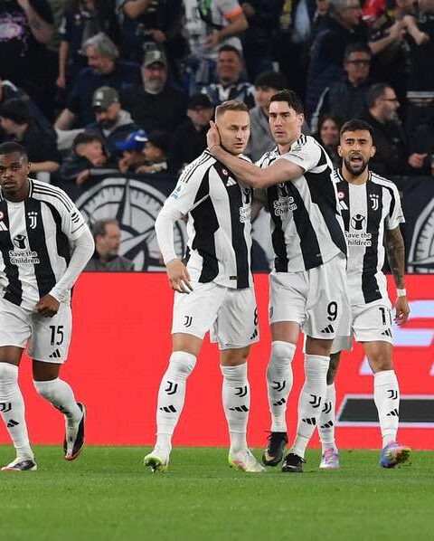 Juve defeats Lecce to keep top-four hope alive