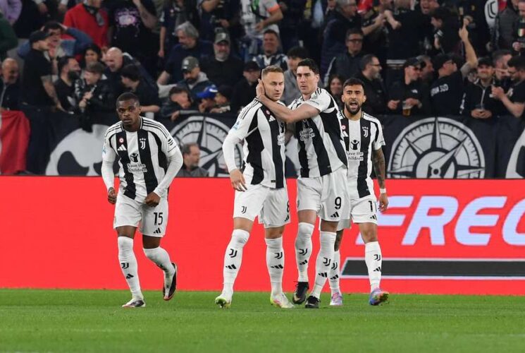 Juve defeats Lecce to keep top-four hope alive