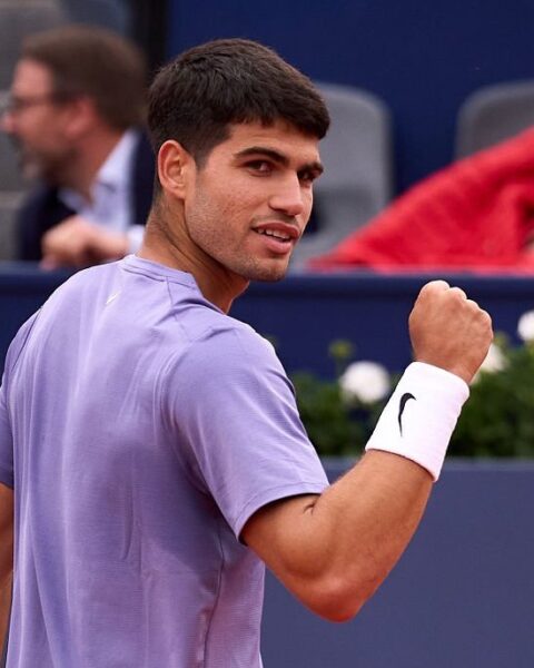 Alcaraz reach last four in Barcelona after moving past de Minaur