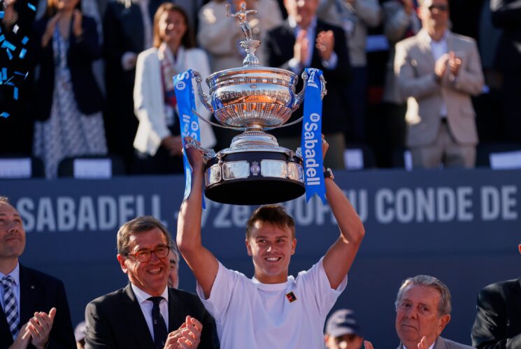 Rune stuns Alcaraz to lift Barcelona crown