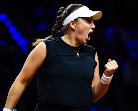 Ostapenko makes it six victories on the spin versus Swiatek to reach Stuttgart Semifinals