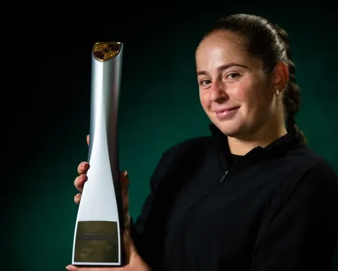 Ostapenko defeats Sabalenka to win Stuttgart title