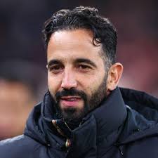 …The success that he’s had has been based on that system…” Jamie Carragher believes Amorim should stick to his style 