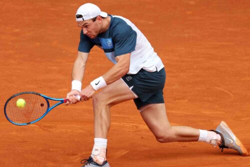 MADRID, SPAIN – APRIL 30:  Jack Draper of Great Britain plays a backhand during his Men’s Singles Round of 16 match against Tommy Paul of the United States on Day Nine of the Mutua Madrid Open at La Caja Magica on April 30, 2025 in Madrid, Spain. (Photo by Clive Brunskill/Getty Images)