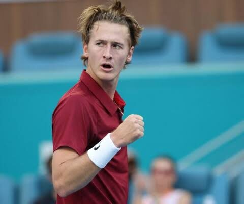Korda begins Barcelona campaign with victory, Martinez also advance