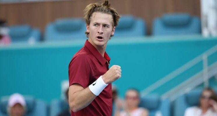 Korda begins Barcelona campaign with victory, Martinez also advance