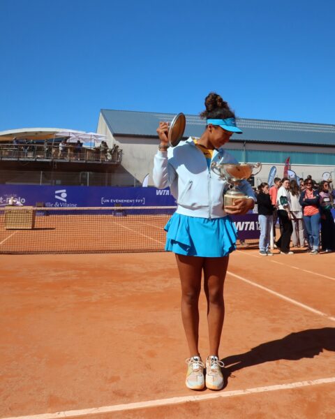 Osaka wins first career title on clay in Saint Malo