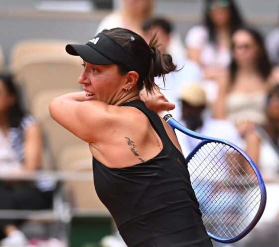 Pegula comes back to beat Vondrousova to reach last 16