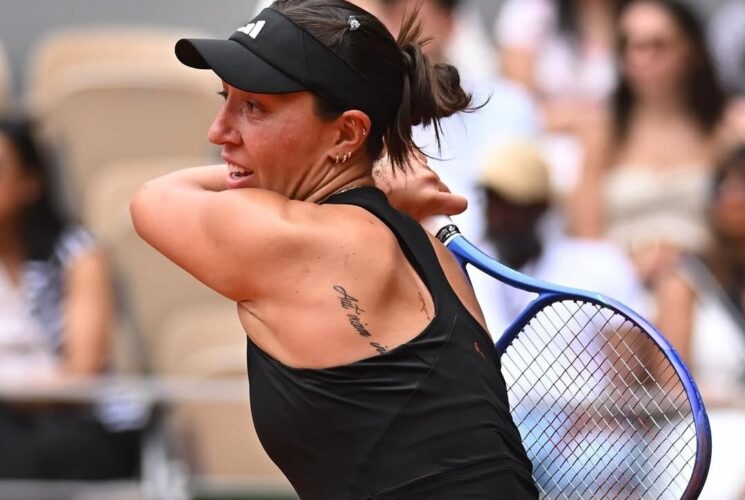 Pegula comes back to beat Vondrousova to reach last 16
