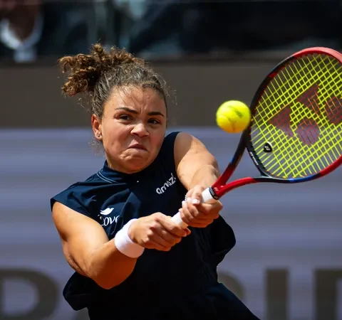 Paolini matches into the semis with comeback victory against Shnaider in Rome