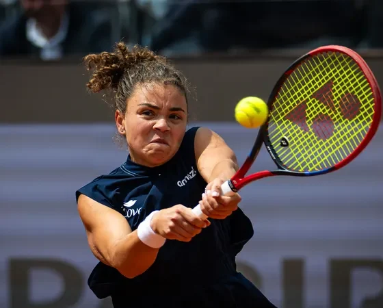 Paolini matches into the semis with comeback victory against Shnaider in Rome