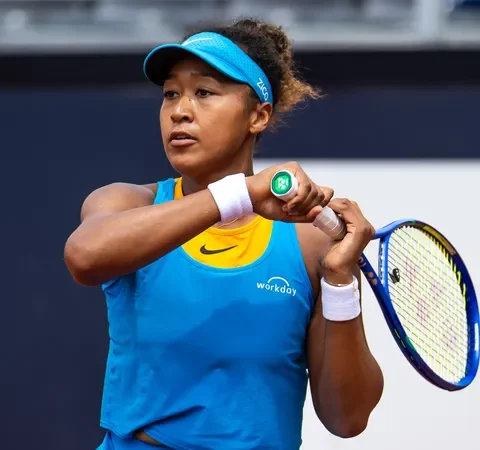 Osaka recovers from the brink of defeat to advance in Rome