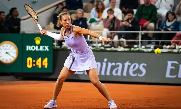 Zheng makes winning return to Paris