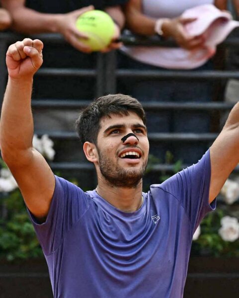 Alcaraz rallies past Draper to enter last four in Rome