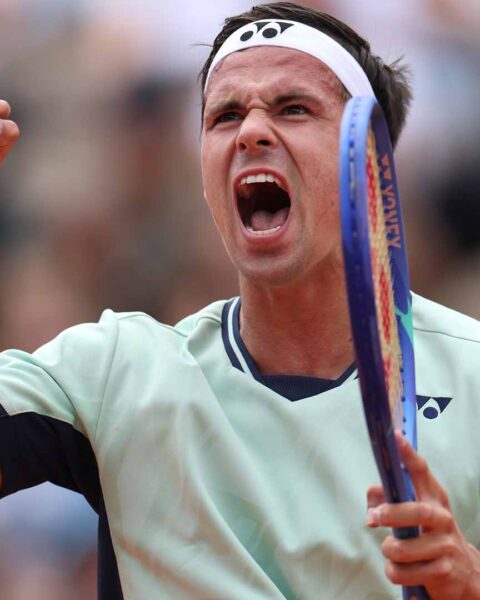 Altmaier stuns Ruud to advance at Roland Garros