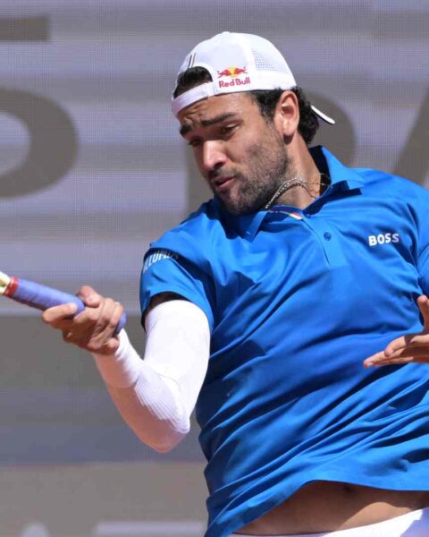 Berrettini beats Fearnley on home return to reach next round in Rome