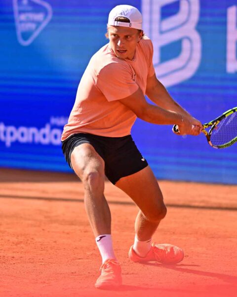 Muller shocks top seeded Zverev in Hamburg